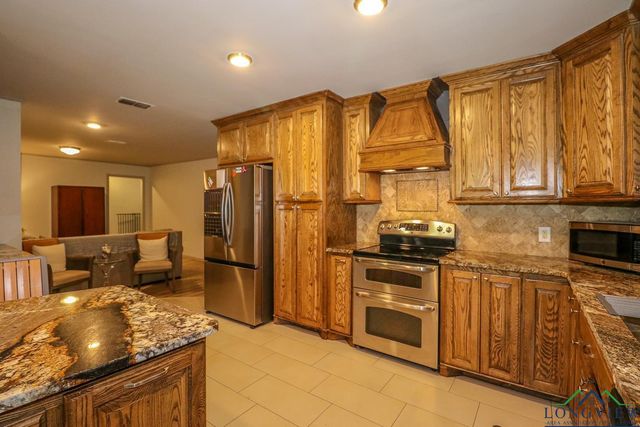 395 Delmora Drive, Longview, TX 75605