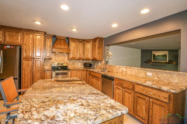 395 Delmora Drive, Longview, TX 75605