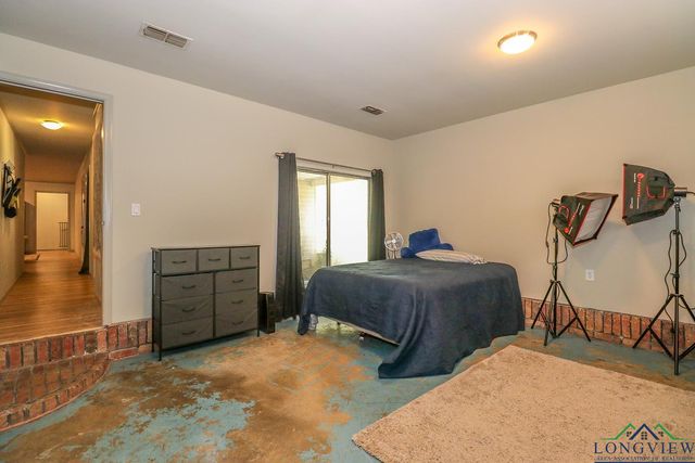 395 Delmora Drive, Longview, TX 75605