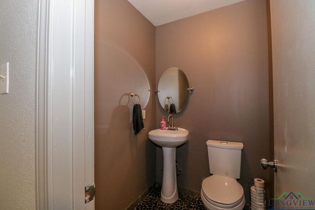 395 Delmora Drive, Longview, TX 75605