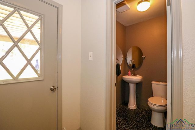 395 Delmora Drive, Longview, TX 75605