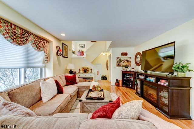 18 Dockery Dr, West Orange Twp., NJ 07052