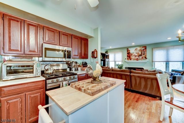 18 Dockery Dr, West Orange Twp., NJ 07052