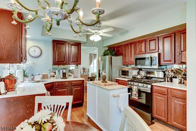 18 Dockery Dr, West Orange Twp., NJ 07052