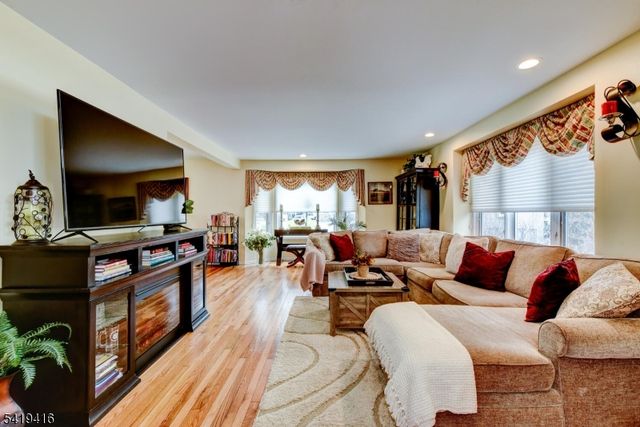 18 Dockery Dr, West Orange Twp., NJ 07052