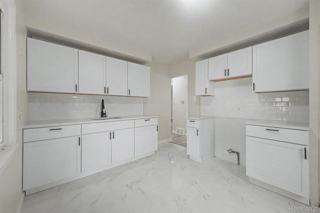 7645 Evergreen Avenue, Detroit, MI 48228