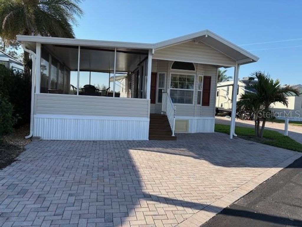 16504 SUNSHINE AVENUE, Clermont, FL 34714