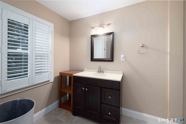 140 Round Hill Road, North Haven, CT 06473
