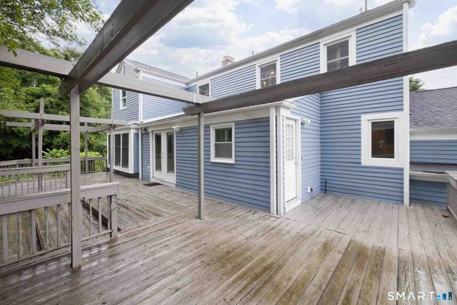 140 Round Hill Road, North Haven, CT 06473