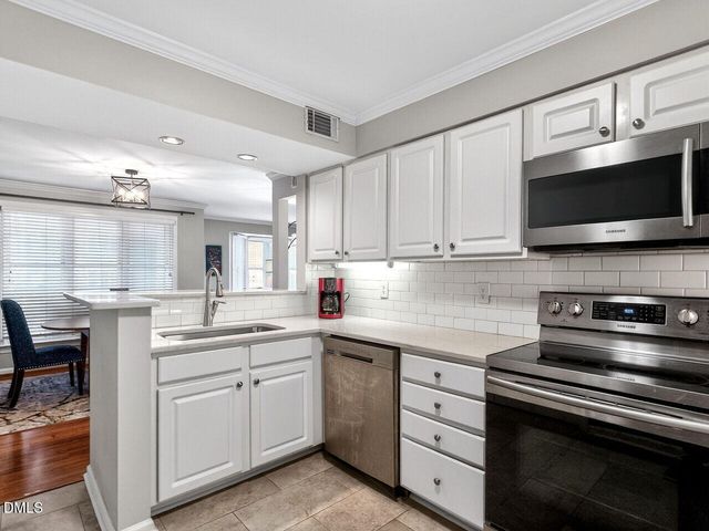 1061 Wirewood Drive 204, Raleigh, NC 27605