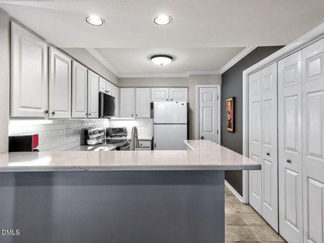 1061 Wirewood Drive 204, Raleigh, NC 27605