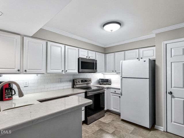 1061 Wirewood Drive 204, Raleigh, NC 27605