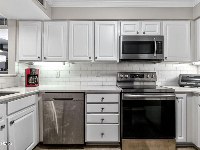 1061 Wirewood Drive 204, Raleigh, NC 27605