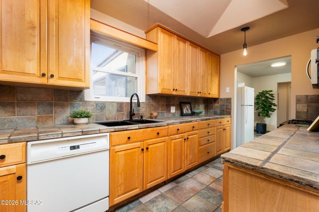 2633 E Manchester Street, Tucson, AZ 85716