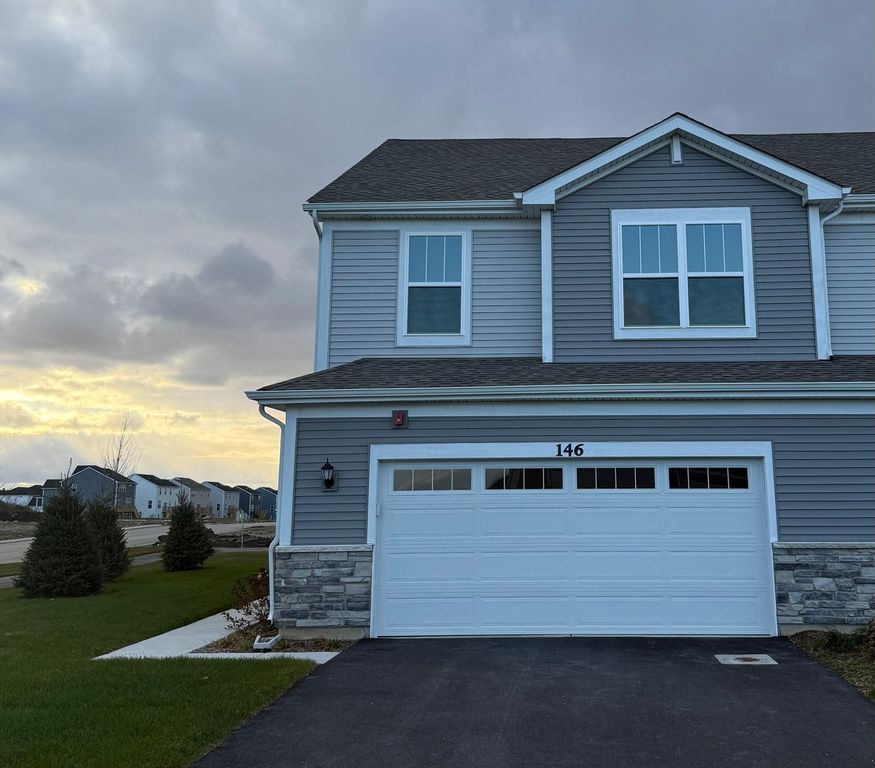 146 Henderson Street Townhome, Oswego, IL 60543