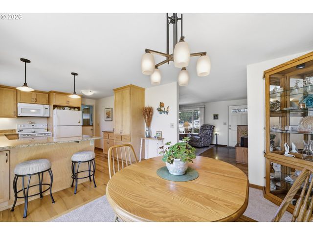 27805 GREEN OAKS Dr, Eugene, OR 97402