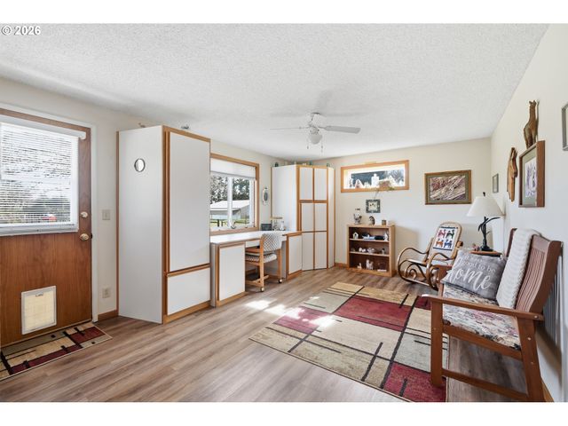 27805 GREEN OAKS Dr, Eugene, OR 97402