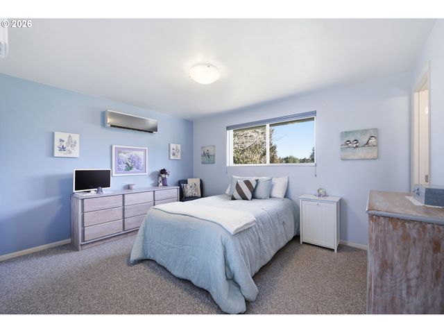 27805 GREEN OAKS Dr, Eugene, OR 97402