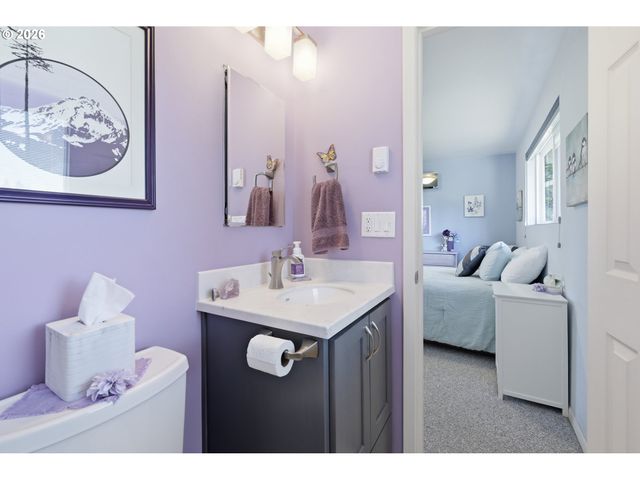 27805 GREEN OAKS Dr, Eugene, OR 97402