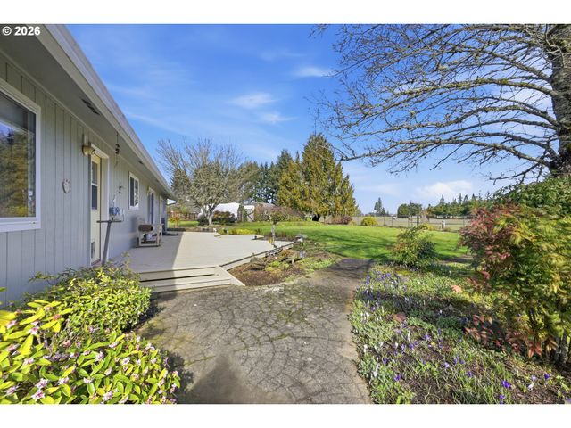 27805 GREEN OAKS Dr, Eugene, OR 97402