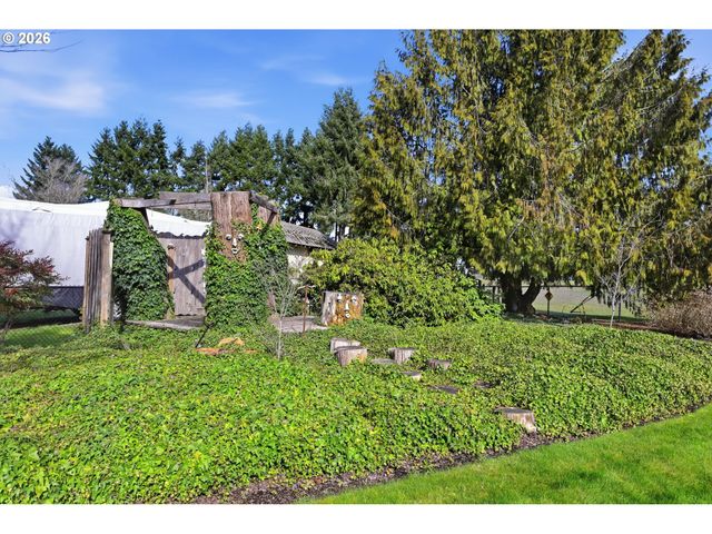 27805 GREEN OAKS Dr, Eugene, OR 97402