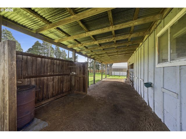 27805 GREEN OAKS Dr, Eugene, OR 97402