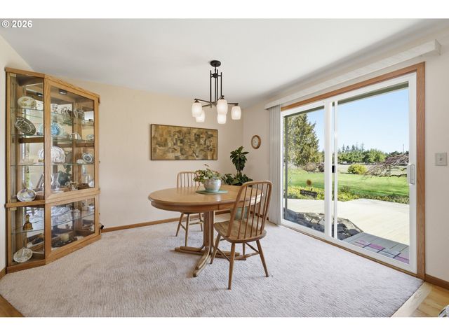 27805 GREEN OAKS Dr, Eugene, OR 97402