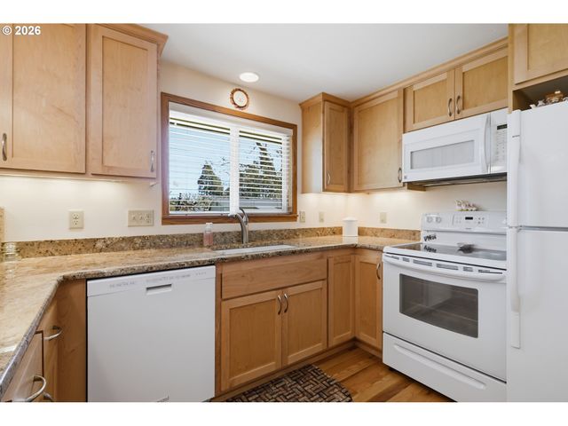 27805 GREEN OAKS Dr, Eugene, OR 97402