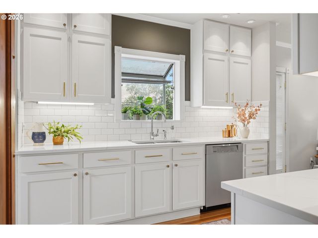 5926 Ne 24TH Ave, Portland, OR 97211