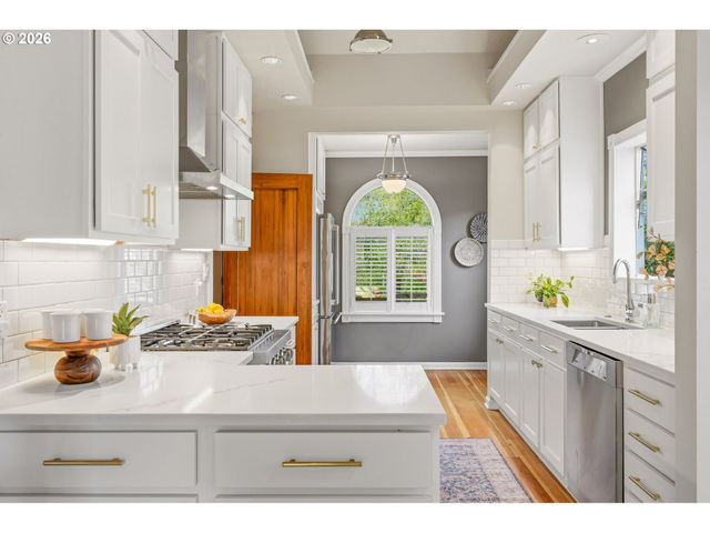 5926 Ne 24TH Ave, Portland, OR 97211