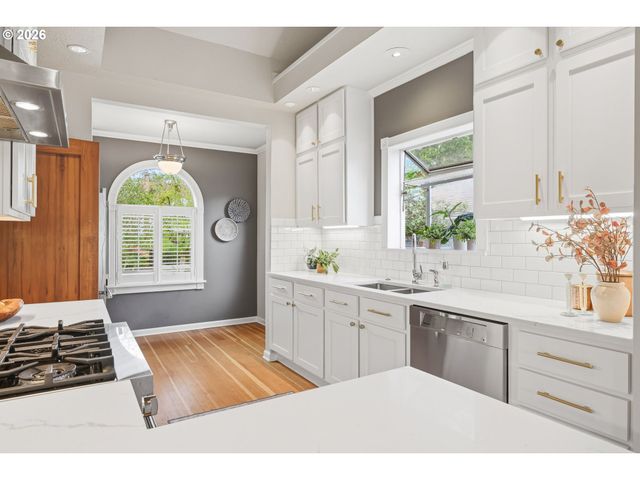 5926 Ne 24TH Ave, Portland, OR 97211