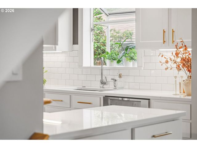 5926 Ne 24TH Ave, Portland, OR 97211