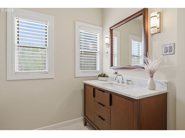 5926 Ne 24TH Ave, Portland, OR 97211