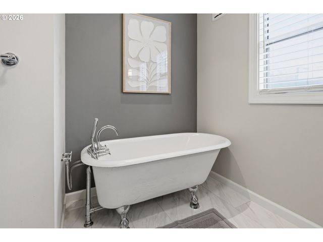 5926 Ne 24TH Ave, Portland, OR 97211