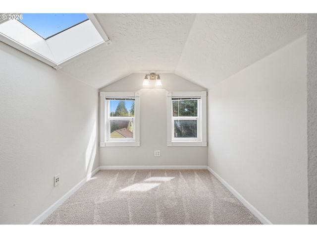 5926 Ne 24TH Ave, Portland, OR 97211