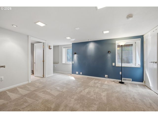 5926 Ne 24TH Ave, Portland, OR 97211