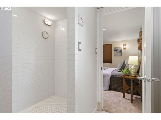 5926 Ne 24TH Ave, Portland, OR 97211