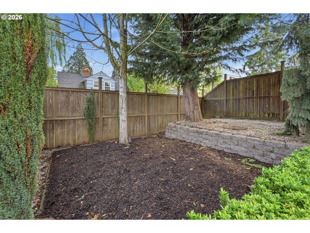 5926 Ne 24TH Ave, Portland, OR 97211