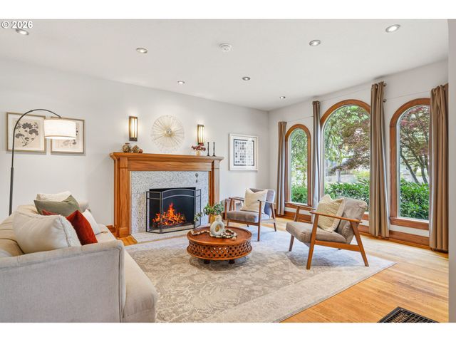 5926 Ne 24TH Ave, Portland, OR 97211