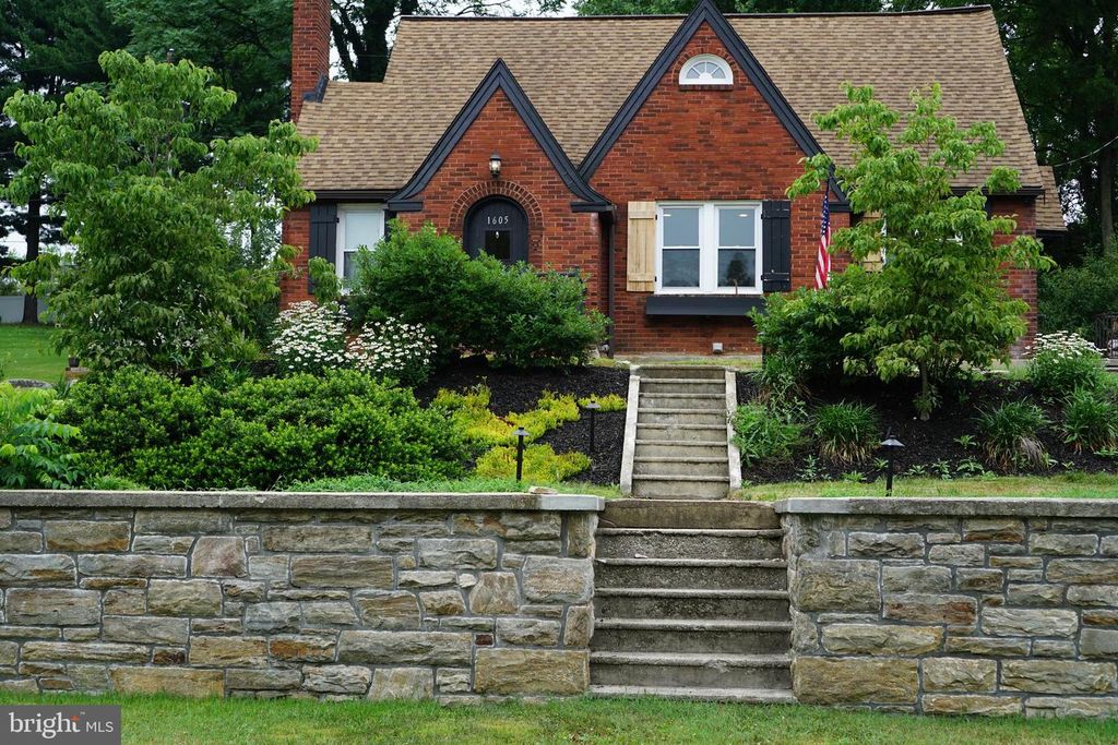 1605 WILSON AVE, Lancaster, PA 17603