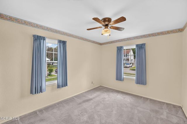 586 Sylvandale Avenue, Oregon, OH 43616