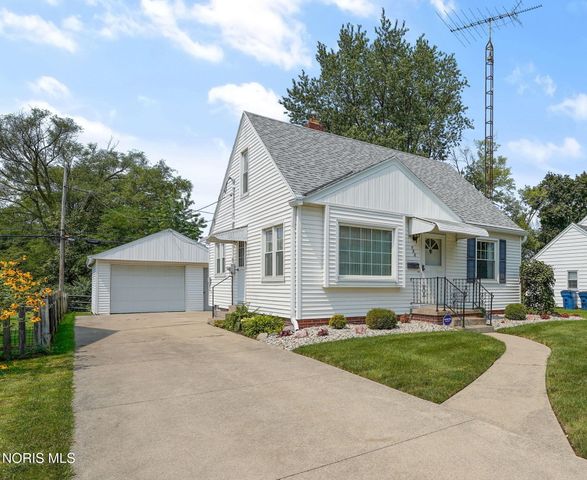 586 Sylvandale Avenue, Oregon, OH 43616