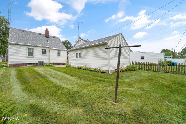 586 Sylvandale Avenue, Oregon, OH 43616