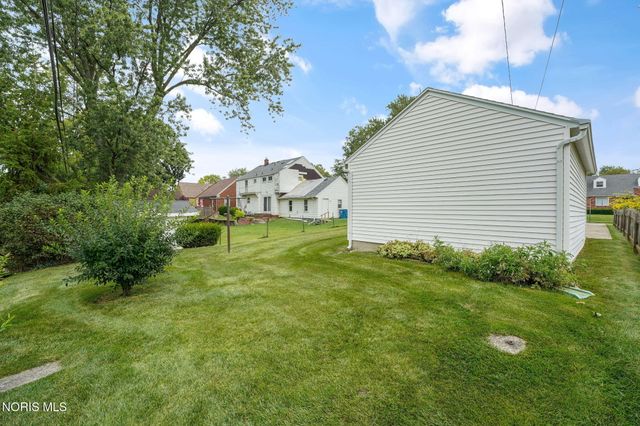 586 Sylvandale Avenue, Oregon, OH 43616