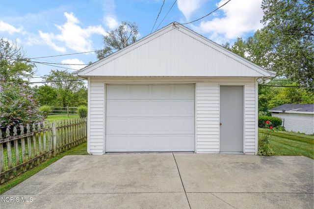 586 Sylvandale Avenue, Oregon, OH 43616