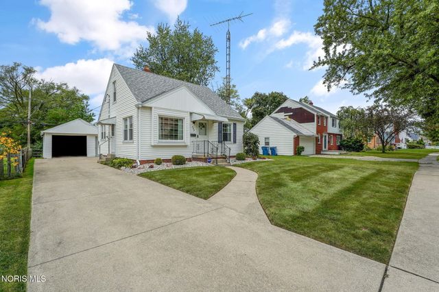 586 Sylvandale Avenue, Oregon, OH 43616