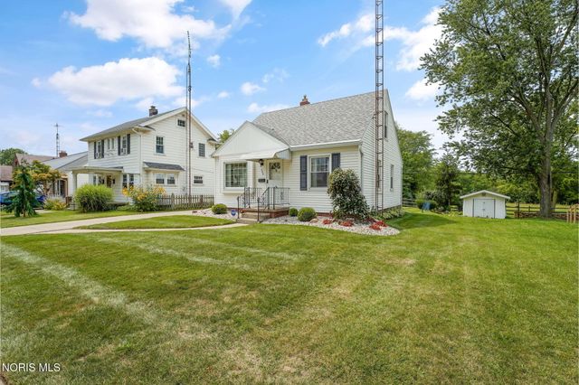 586 Sylvandale Avenue, Oregon, OH 43616