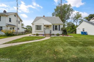 586 Sylvandale Avenue, Oregon, OH 43616