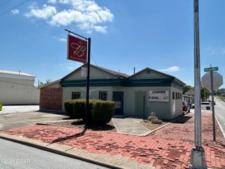 202 E Broadway Avenue, Webb City, MO 64870