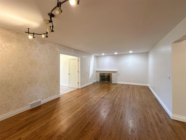 21203 River Road, Grosse Pointe, MI 48236